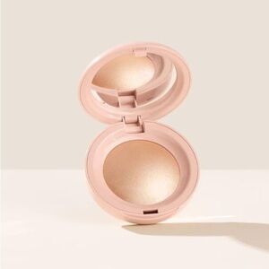 Rare Beauty Light Silky Touch Highlighter - Shade Exhilarate